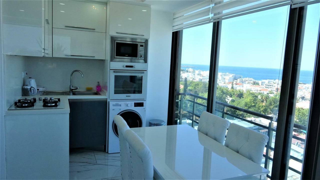 Aquamarine Luxury Residence Кирения Экстерьер фото